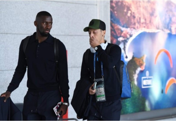 EN FOTOS: La amargura y frustración de la selección de Alemania al llegar a Frankfurt